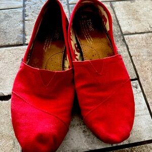 Ladies size 7 Tom’s brand canvas loafer